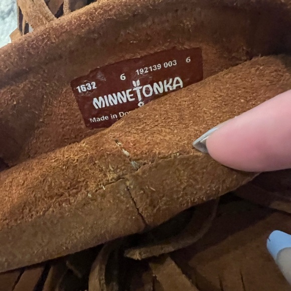 Minnetonka 3 Layer fringe Boot - Picture 4 of 4